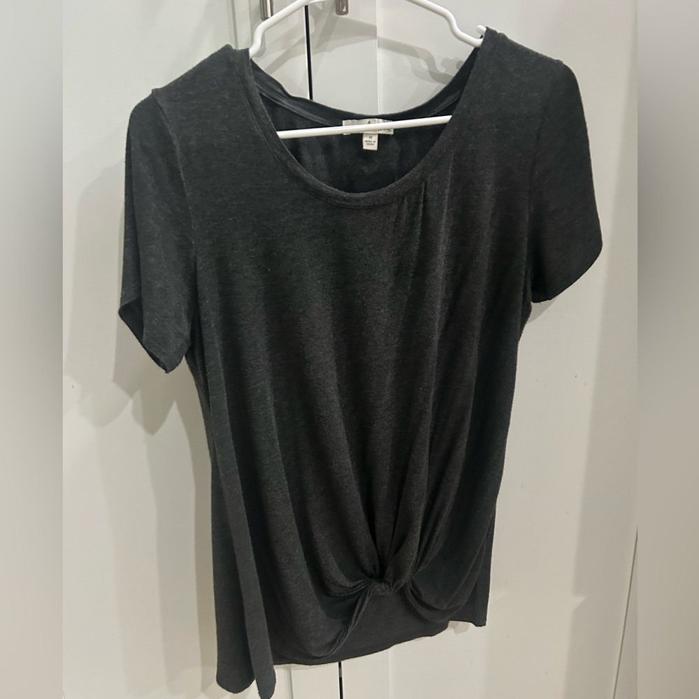 Gray front knot top- size M